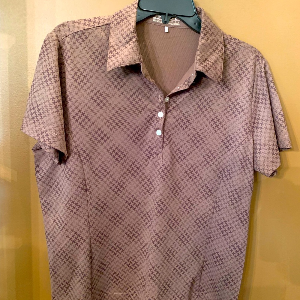 Nike fit dry short sleeve golf shirt.